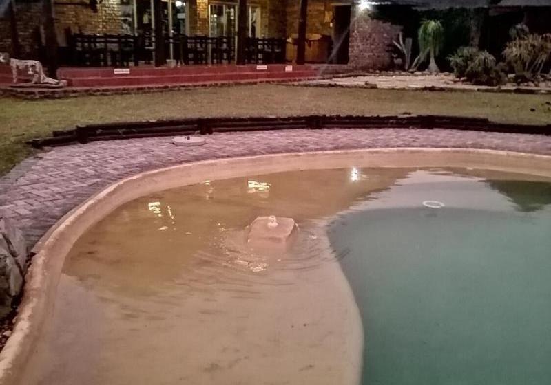 Отель Charihandra Game Lodge