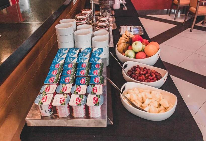 Отель Diego De Almagro Coyhaique