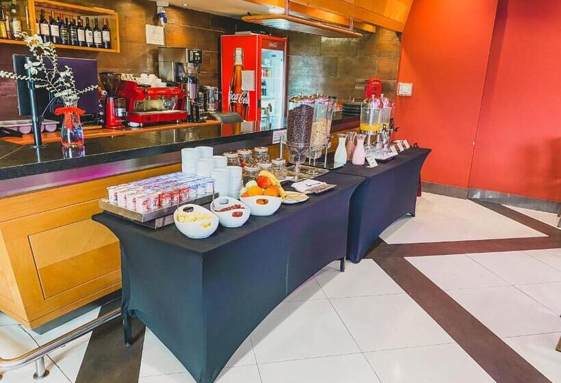 Отель Diego De Almagro Coyhaique