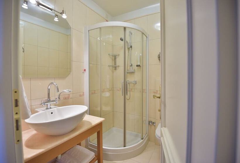 هتل Draga Di Lovrana