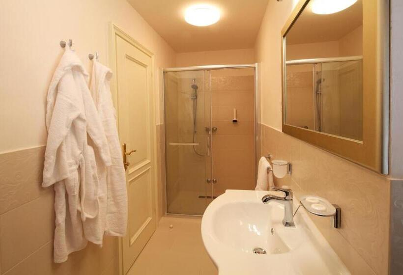 هتل Draga Di Lovrana