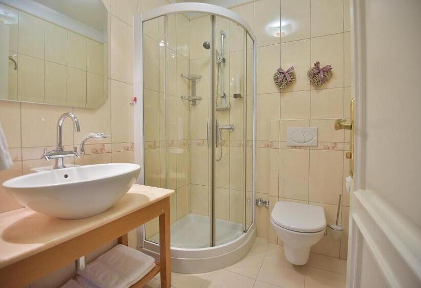 هتل Draga Di Lovrana