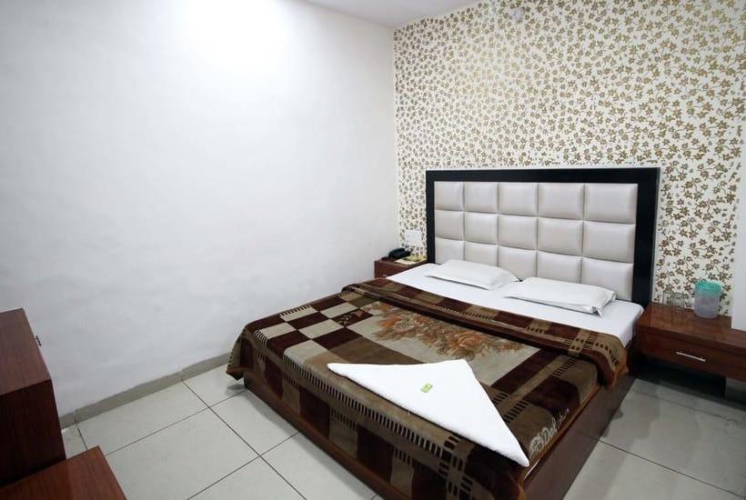 Отель Kirandeep, Agra