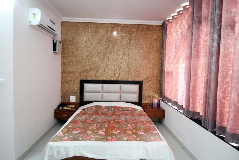 Отель Kirandeep, Agra