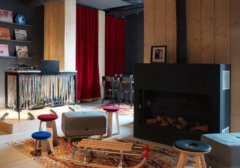 Mob Hotel Paris Les Puces