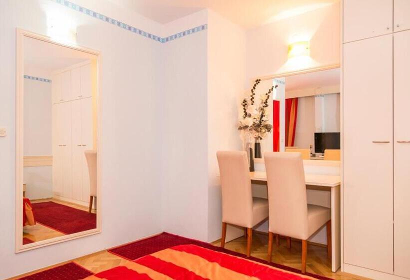 בית מלון כפרי Narona