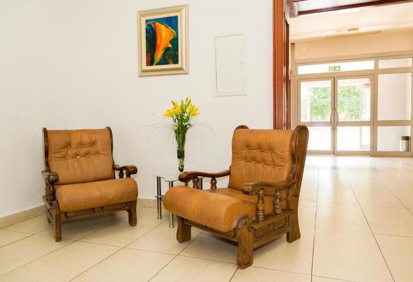 בית מלון כפרי Narona