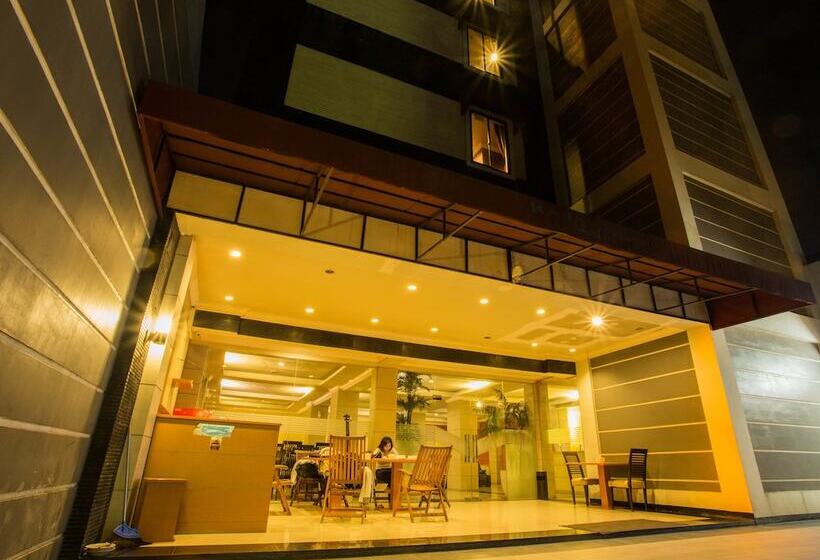 Отель Raja Residence