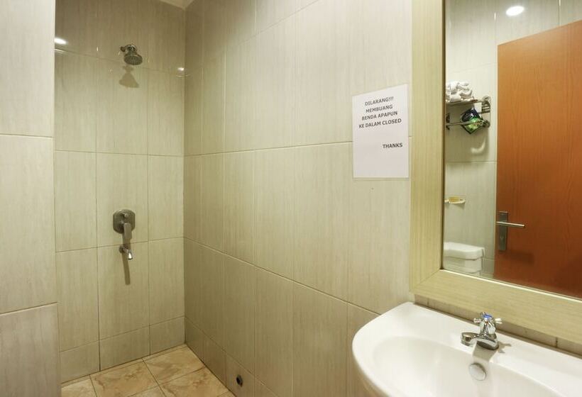 Отель Raja Residence