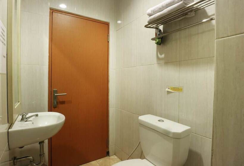 Отель Raja Residence