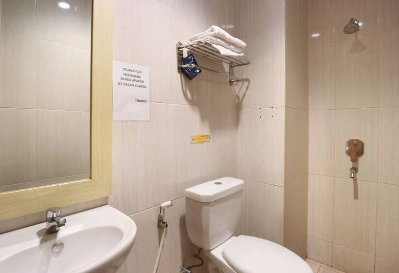 Отель Raja Residence