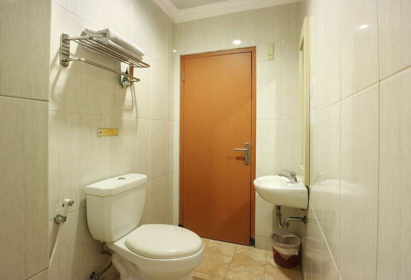 Отель Raja Residence