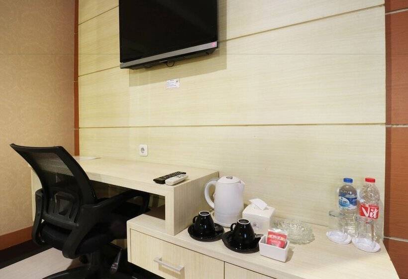 Отель Raja Residence