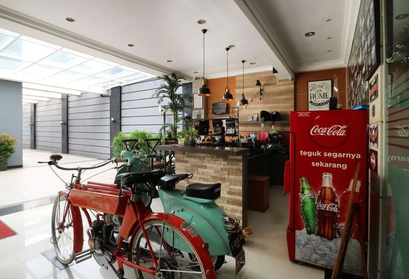 Отель Raja Residence