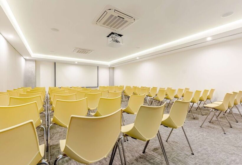 فندق NH San Luis Potosi