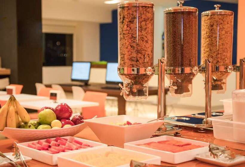 فندق One Guadalajara Expo