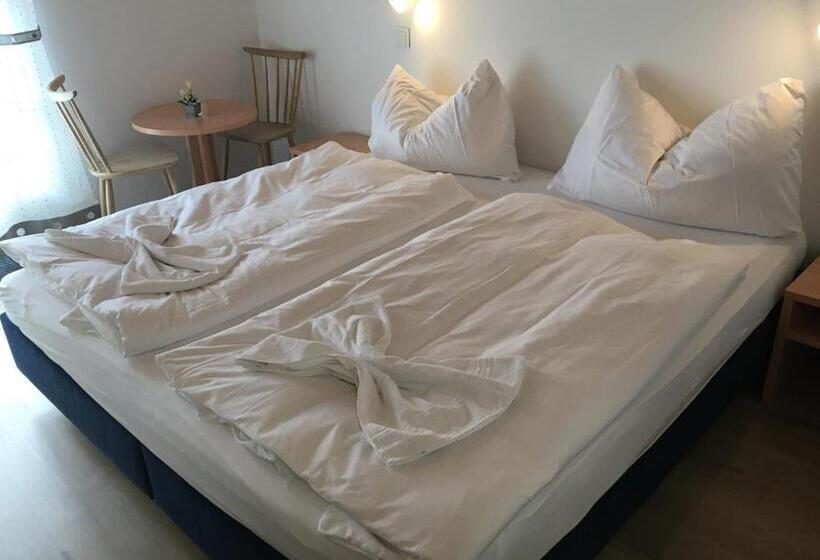 בית מלון כפרי Gasthaus   Restaurant Simplon Va Hie