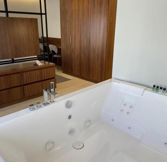 هتل The Duke Boutique