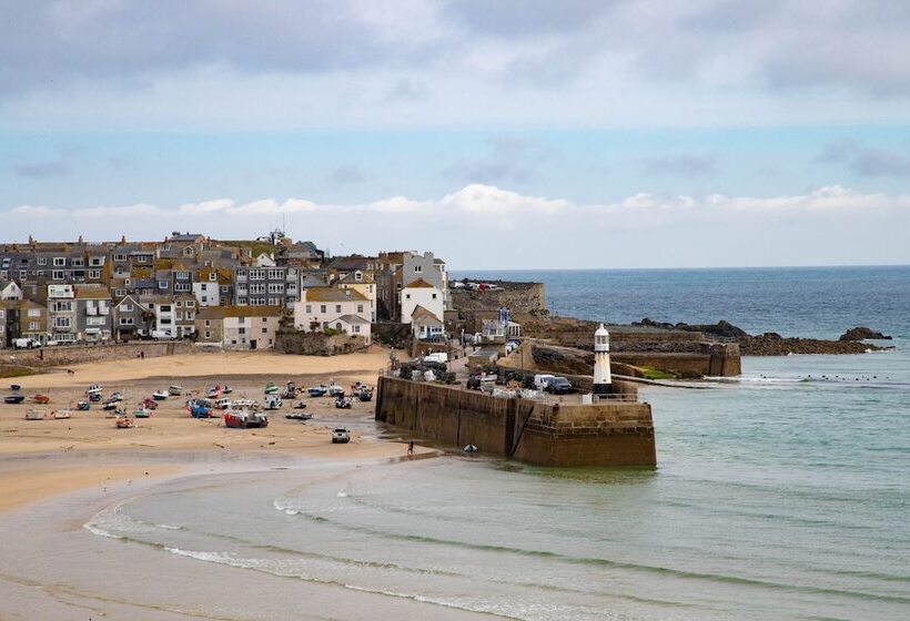 Отель The St Ives Bay