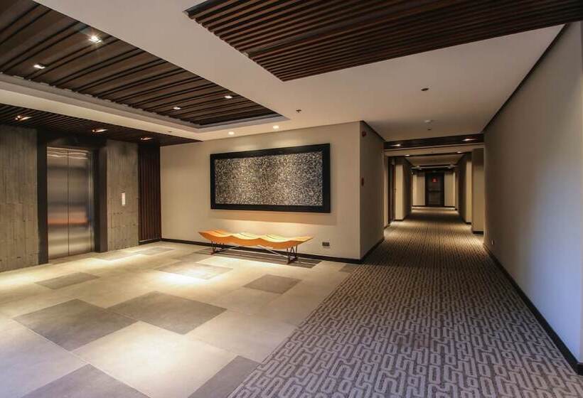 هتل Two Seasons Coron Bayside