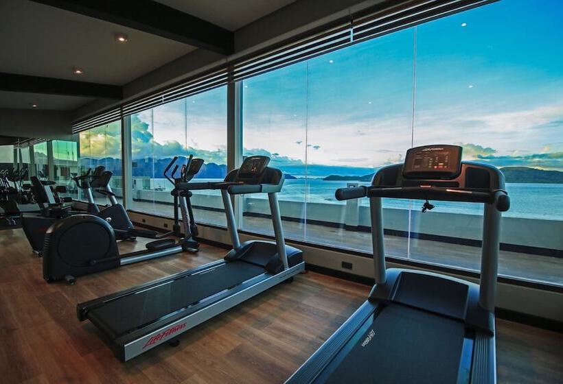 هتل Two Seasons Coron Bayside