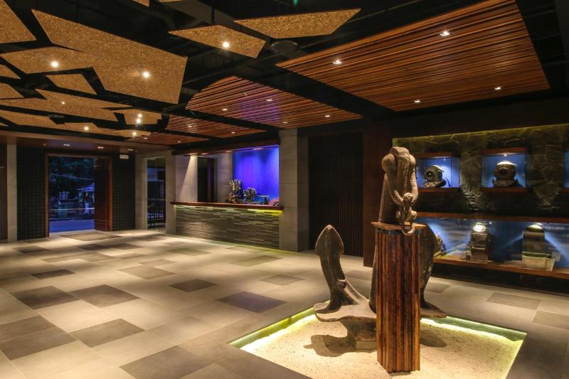 هتل Two Seasons Coron Bayside