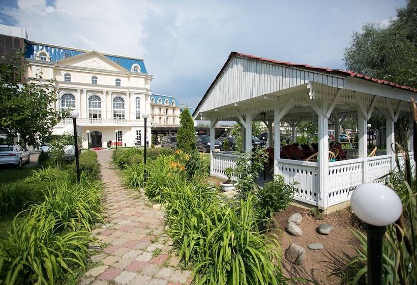 هتل Vnukovo Village Guest House & Spa