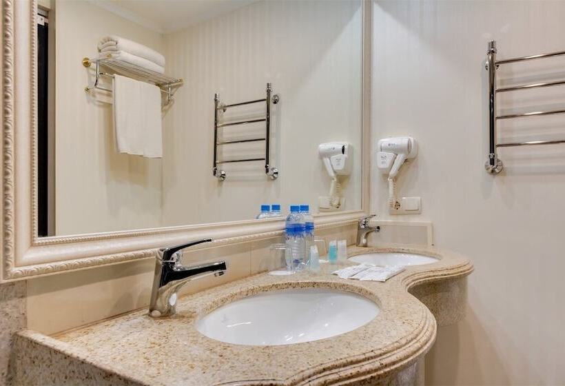 هتل Vnukovo Village Guest House & Spa