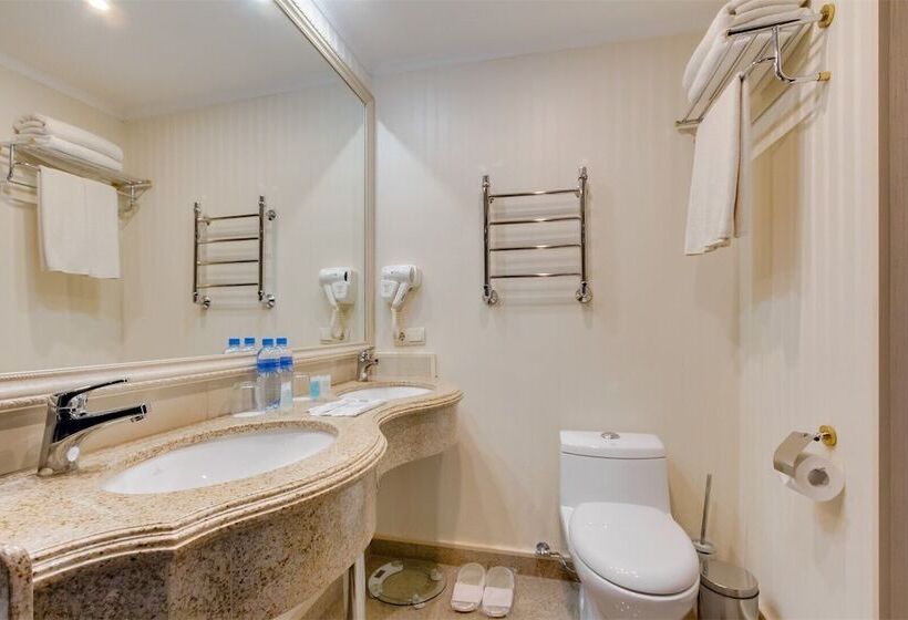 هتل Vnukovo Village Guest House & Spa