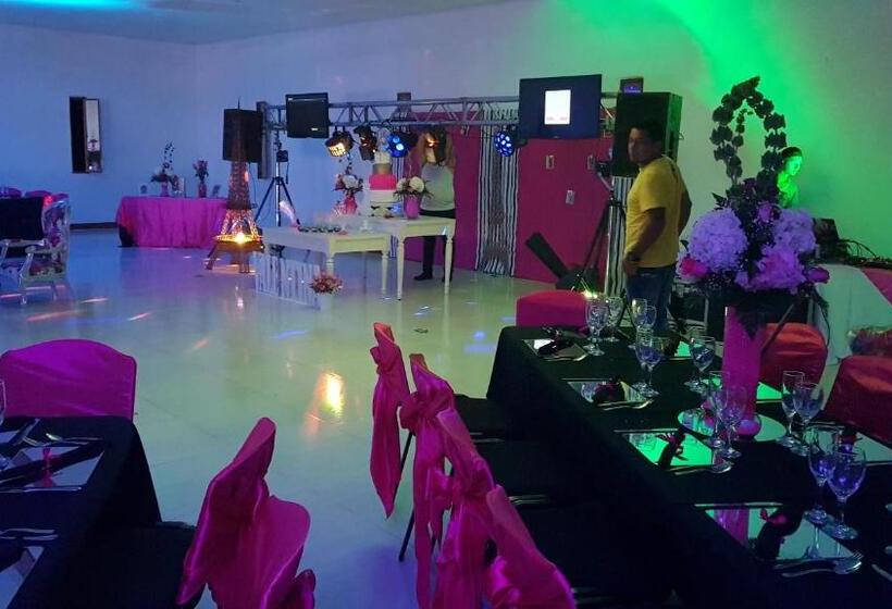 酒店 Y Parque Turístico Navar City