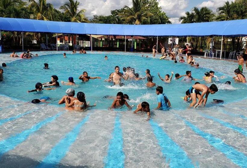 酒店 Y Parque Turístico Navar City