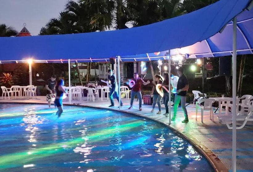 酒店 Y Parque Turístico Navar City