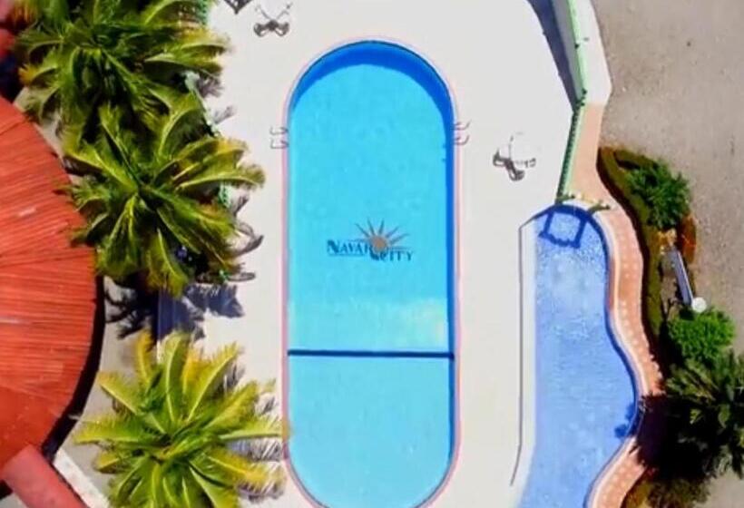 هتل Y Parque Turístico Navar City