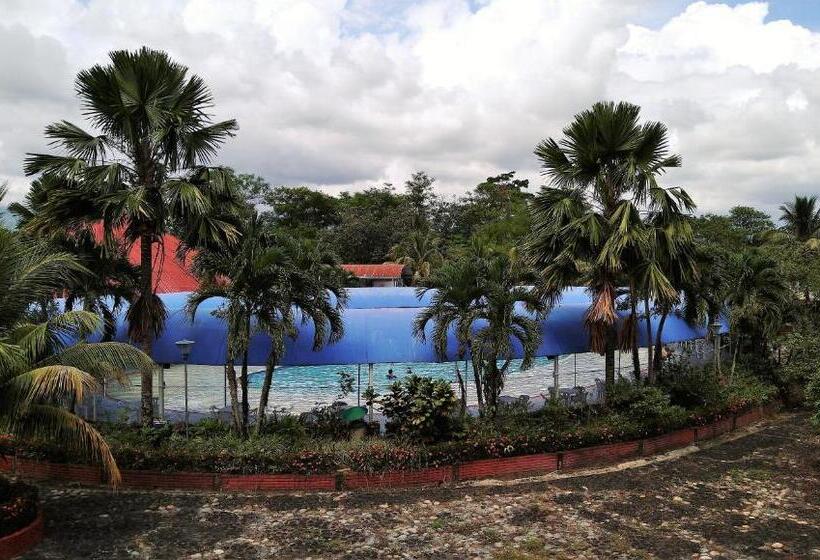 هتل Y Parque Turístico Navar City