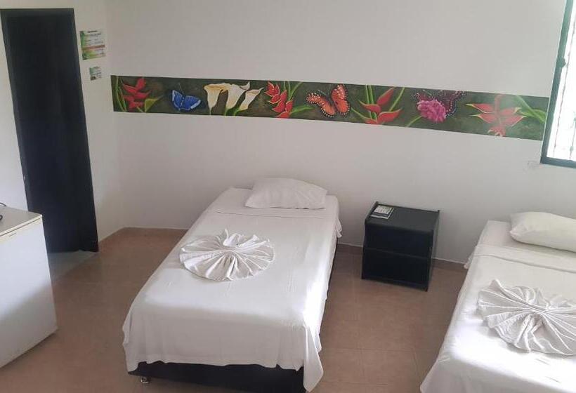 هتل Y Parque Turístico Navar City