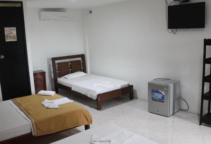 هتل Y Parque Turístico Navar City