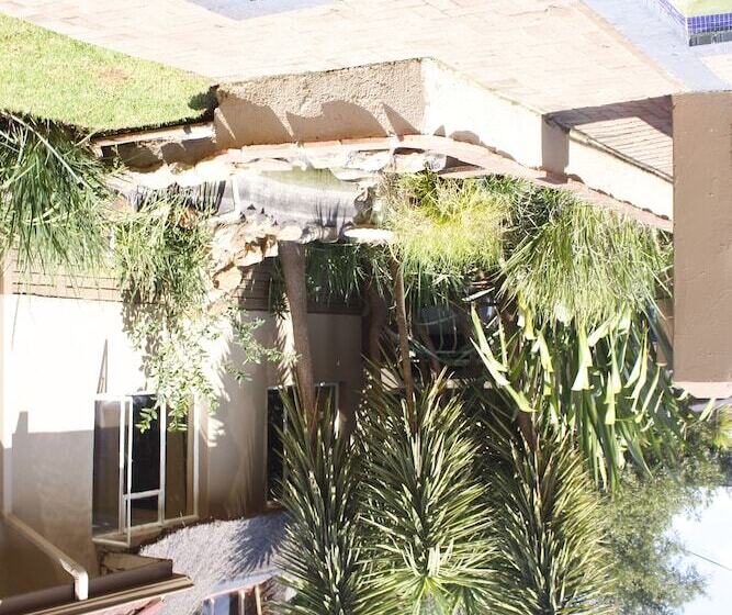 بنسيون African Sky Guest House