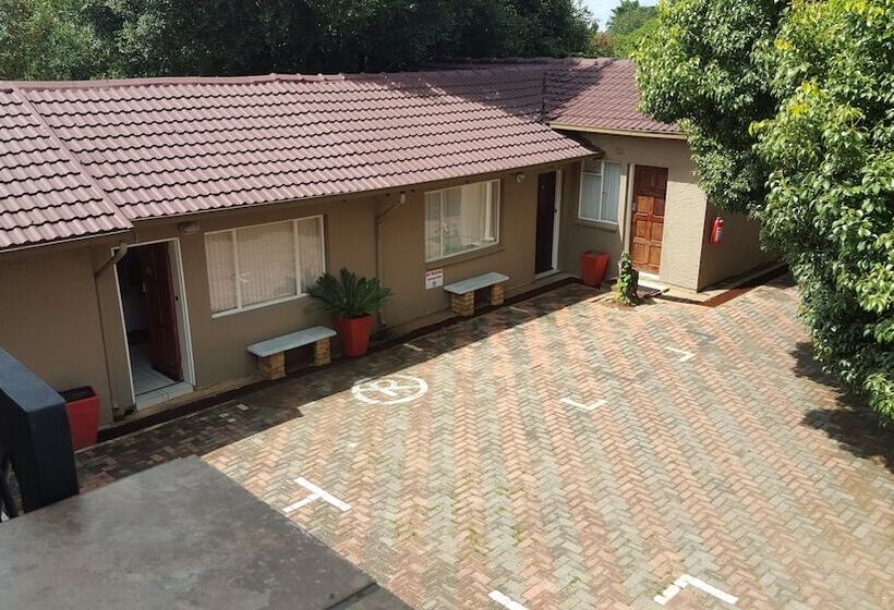 بنسيون African Sky Guest House