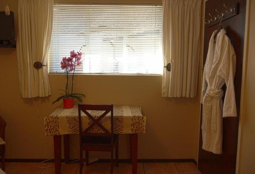 ペンション Easy Five Guest House