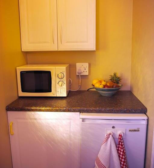 ペンション Easy Five Guest House