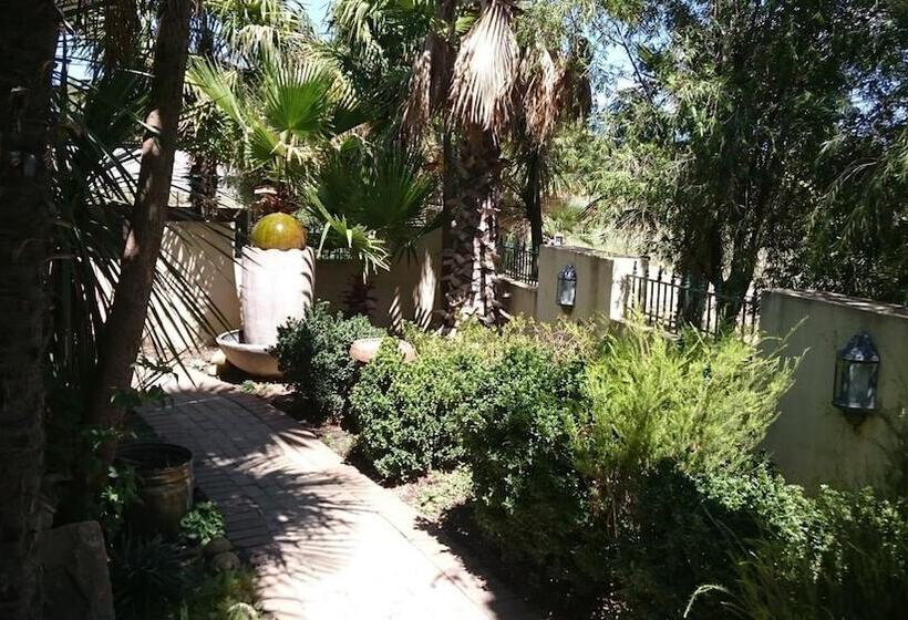 بنسيون Ladybrand Guest House