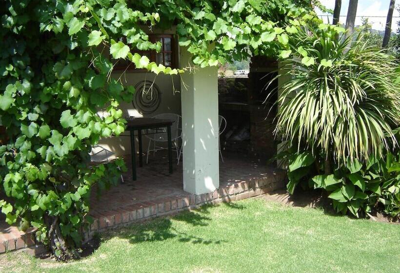 بنسيون Ladybrand Guest House