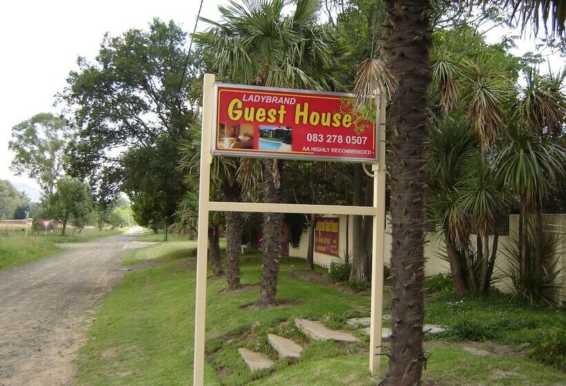 بنسيون Ladybrand Guest House