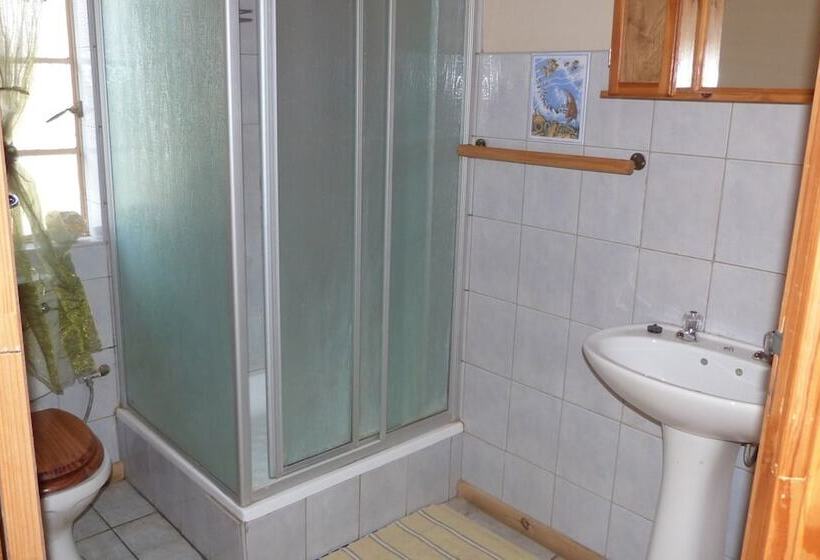 بنسيون Ladybrand Guest House