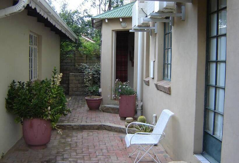 بنسيون Ladybrand Guest House