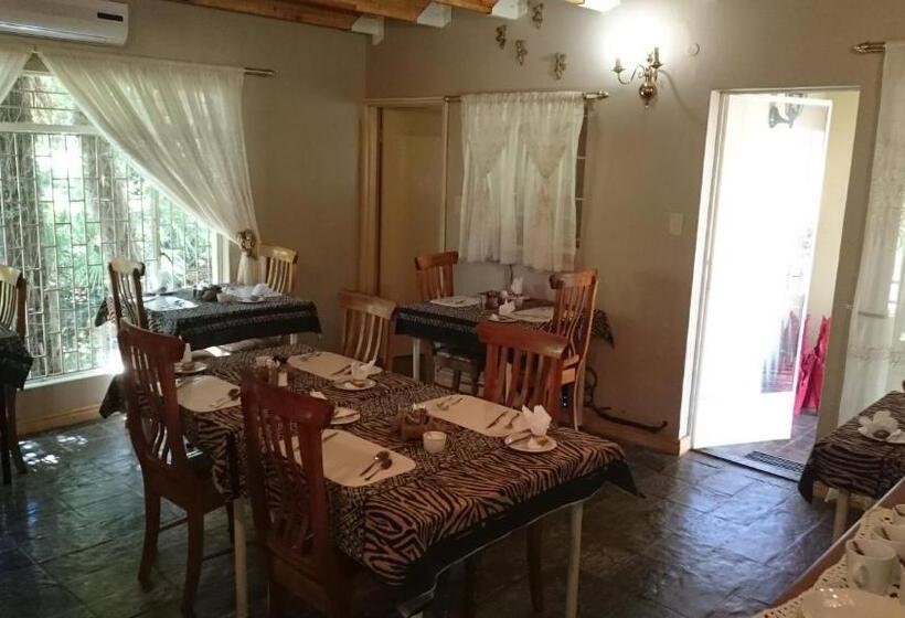 ペンション Ladybrand Guest House