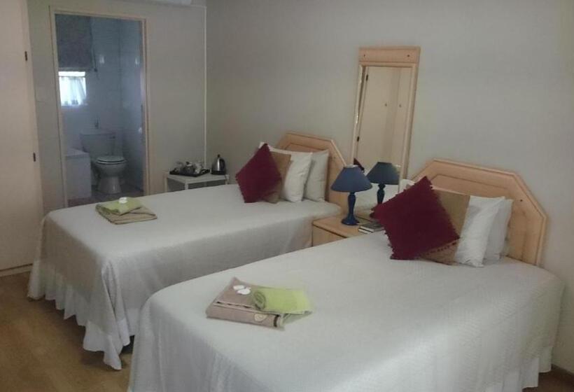 بنسيون Ladybrand Guest House