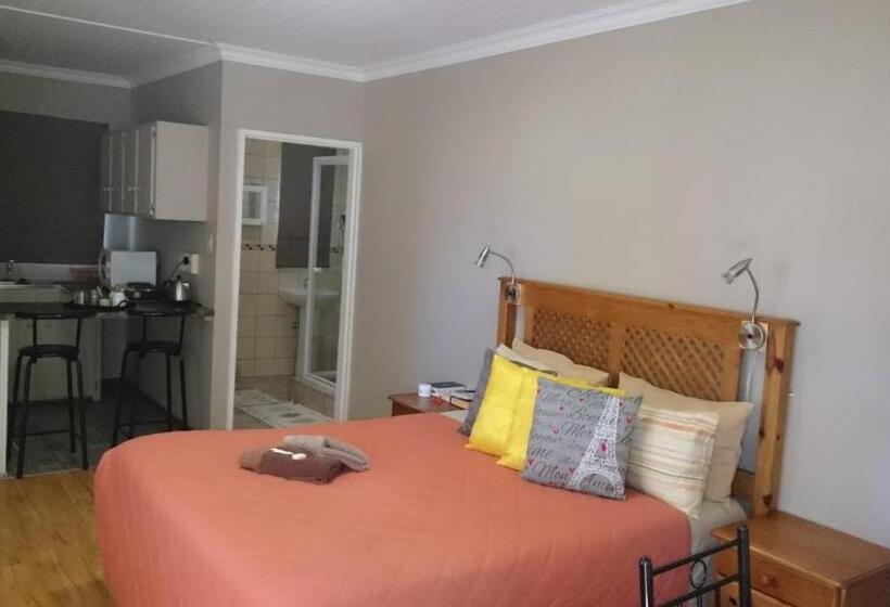 بنسيون Ladybrand Guest House