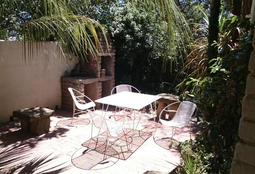 بنسيون Ladybrand Guest House