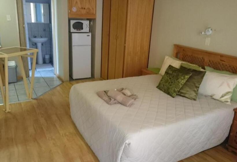 بنسيون Ladybrand Guest House